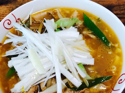 市販の味噌ラーメンに、野菜炒め乗せ！